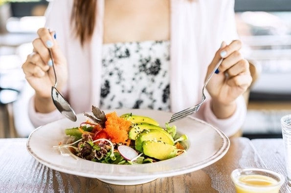 Assiette remplie d'aliments sains