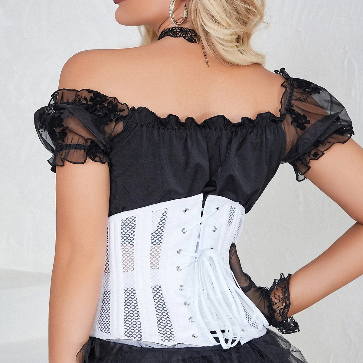 Corset blanc lacé dos vu de l'arrière