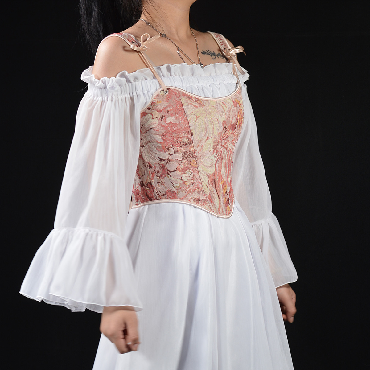 Renaissance bustier corset vu de profil