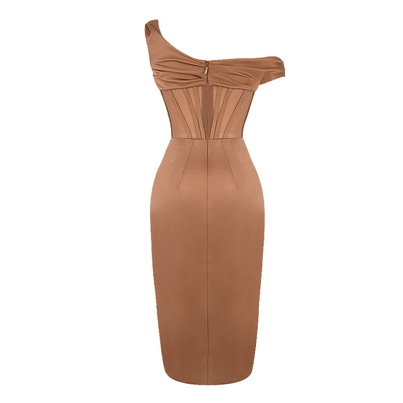 Zoom sur une robe corset asymétrique vue de dos