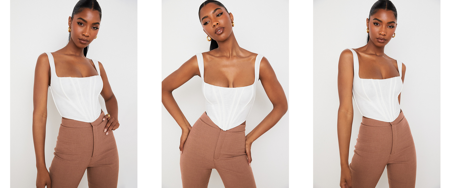 Femme portant un bustier blanc