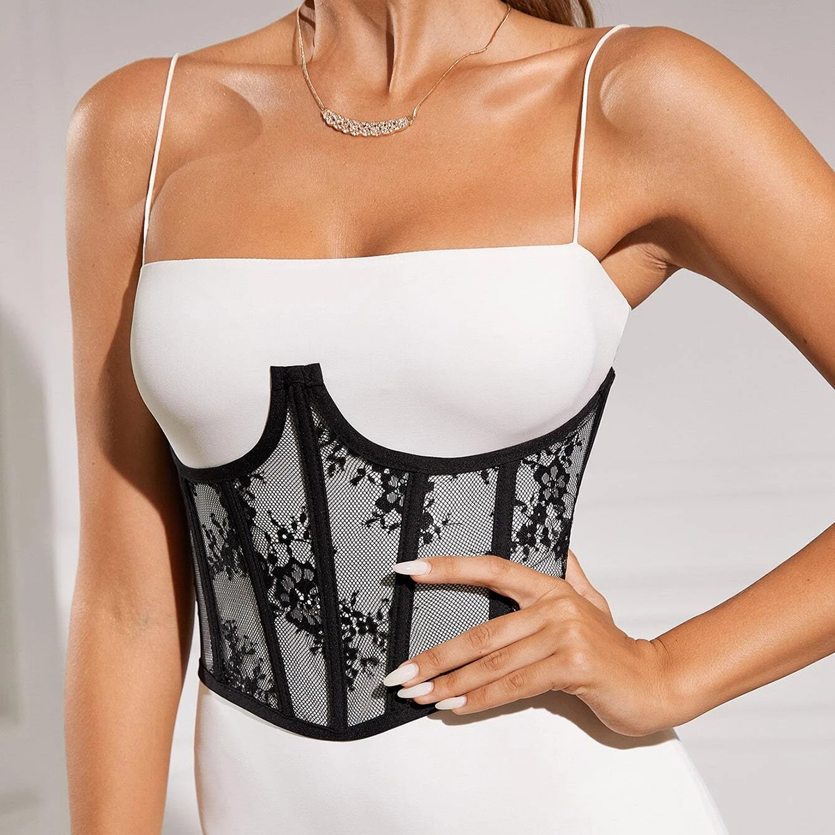 Ceinture large corset brodée noire en dentelle Passion Corset