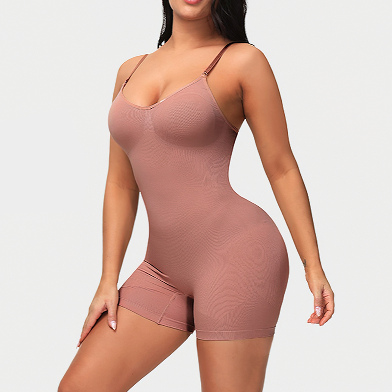 Combinaison gainante femme vue de profil