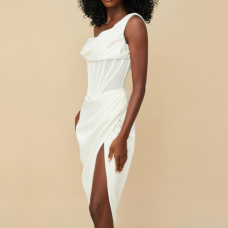 Robe asymétrique blanche corset vue de profil
