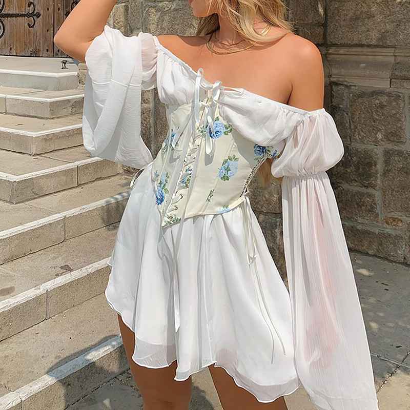Robe blanche avec corset lacé vue de face