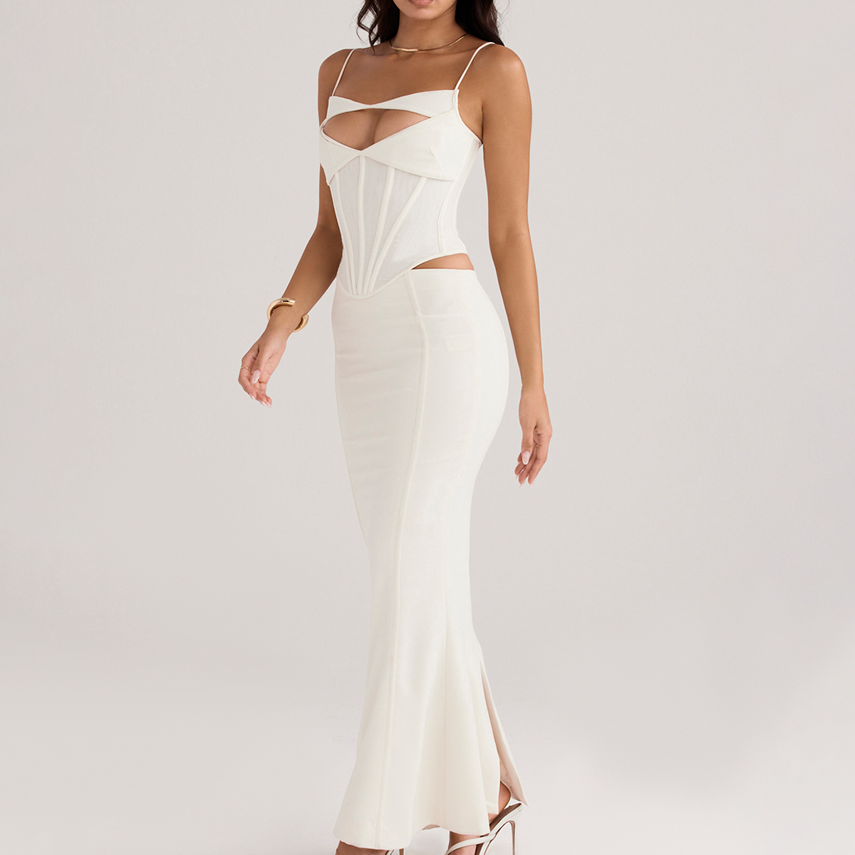 Robe cocktail avec corset et bretelles vue de profil
