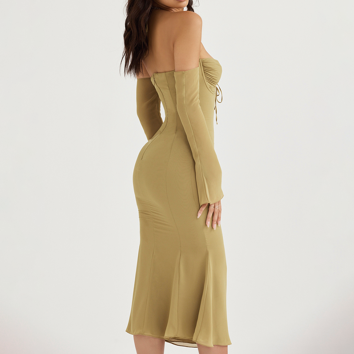 Robe décolleté lacet vue de dos