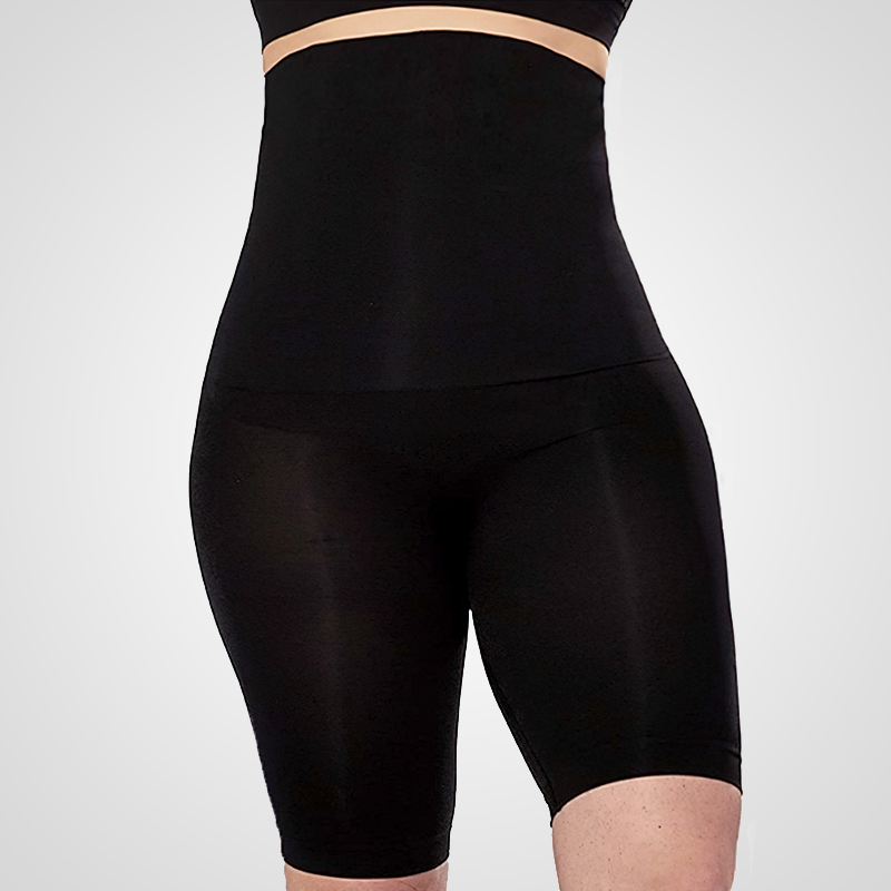 Short gainant taille haute vu de face